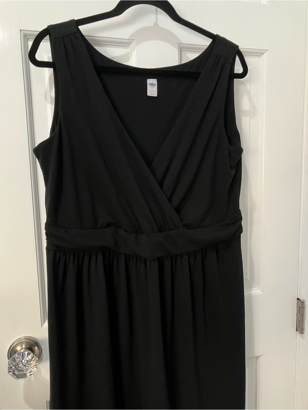 Old Navy Black Sleeveless V‑Neck Midi Dress